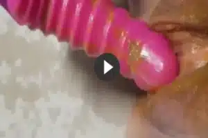 Ein echt geiler Muschifick mit KV Dildo
