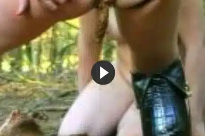 Outdoor Pissen und KV Erotik pur erleben im Sexclip